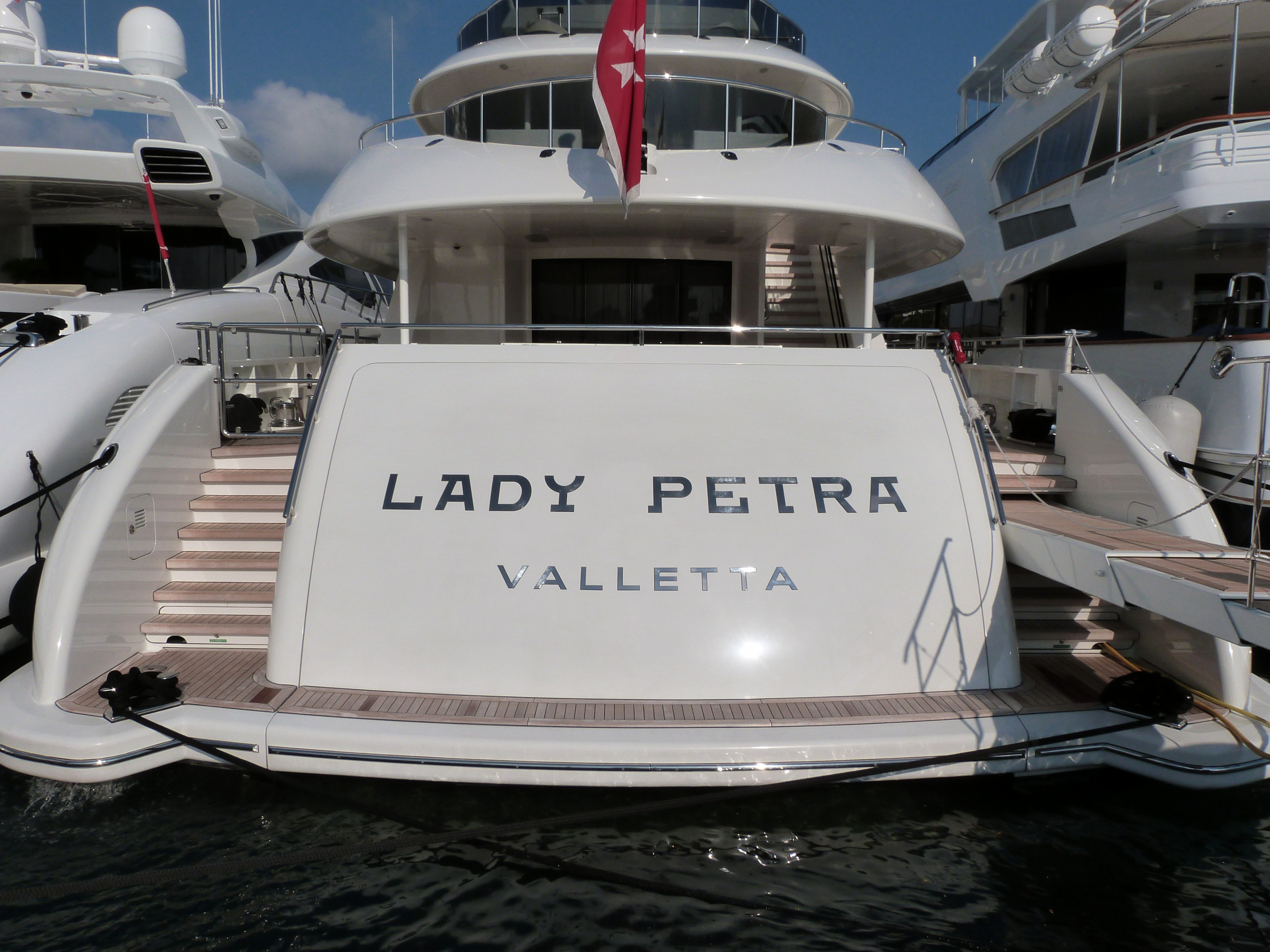 yat Lady Petra – Heesen – Odyssea