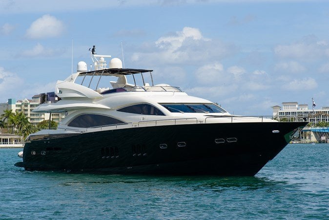 yacht Leading Fearlessly – Sunseeker – Jordan Zimmerman
