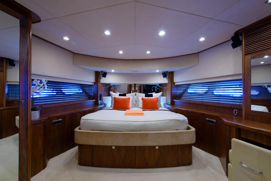 yacht Leading Fearlessly interior