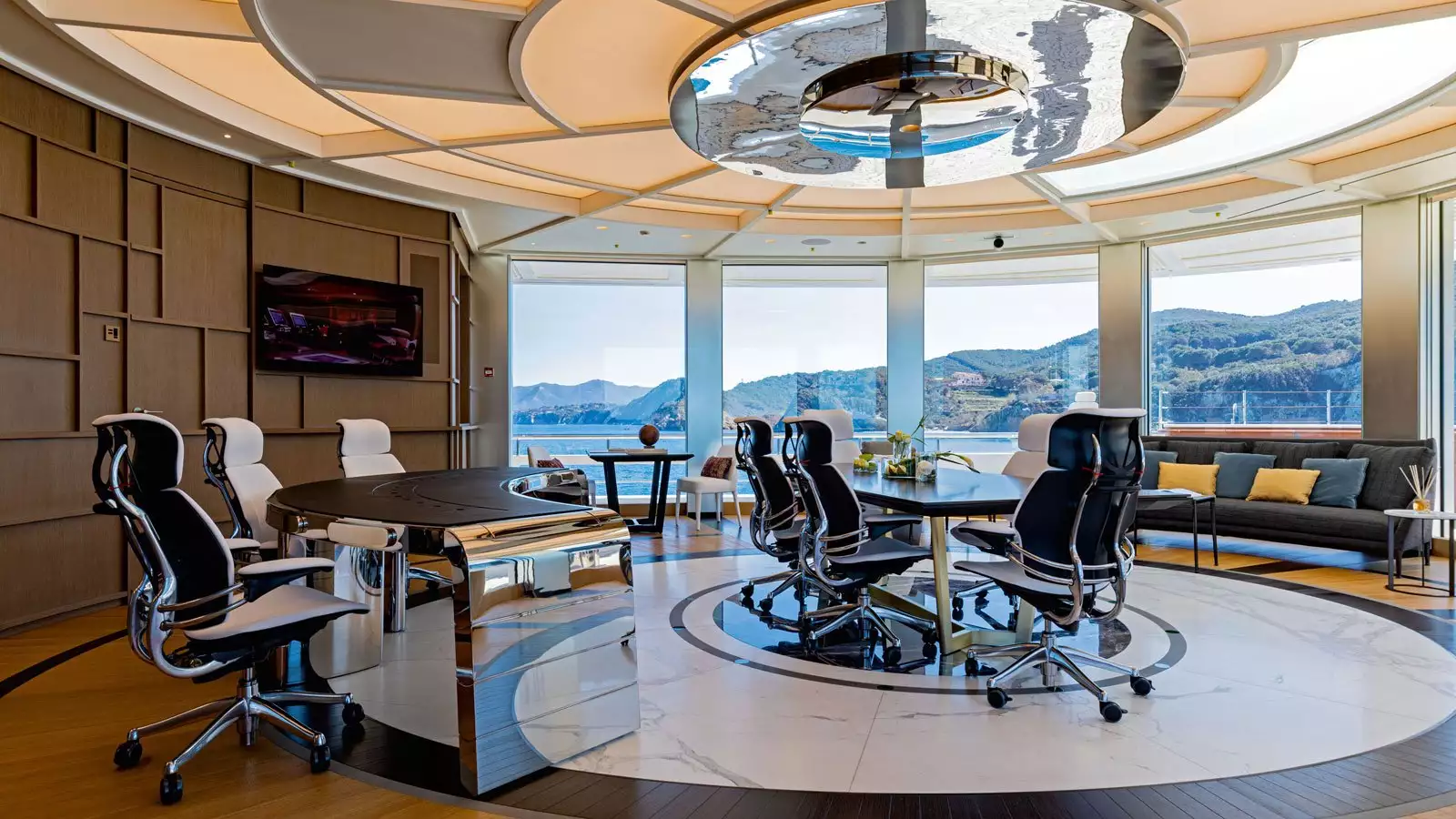 yacht Luminosity interior