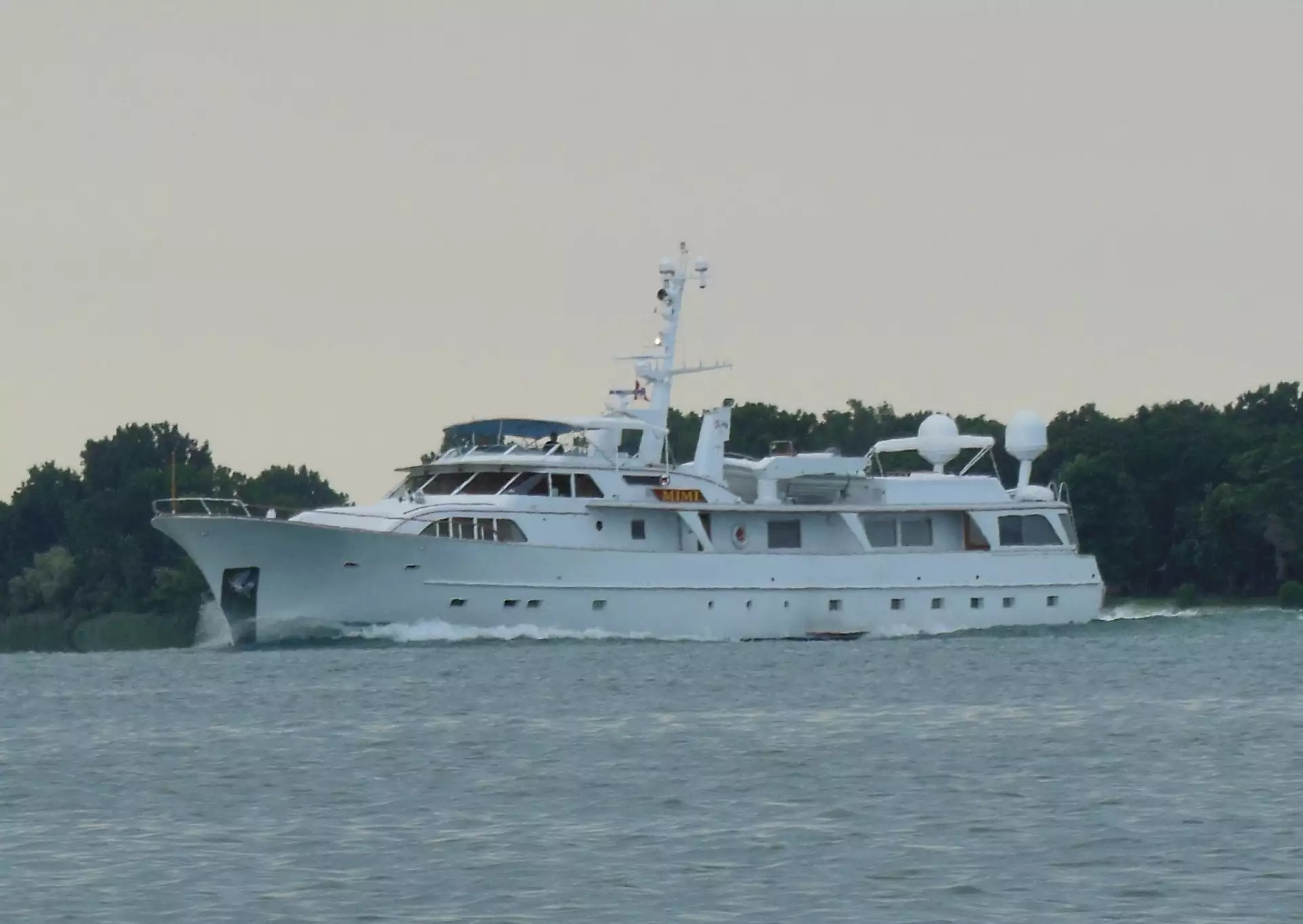 yat MIMI – Burger Boat – Stanley Hubbard 