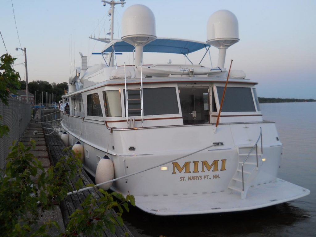 burger yacht mimi
