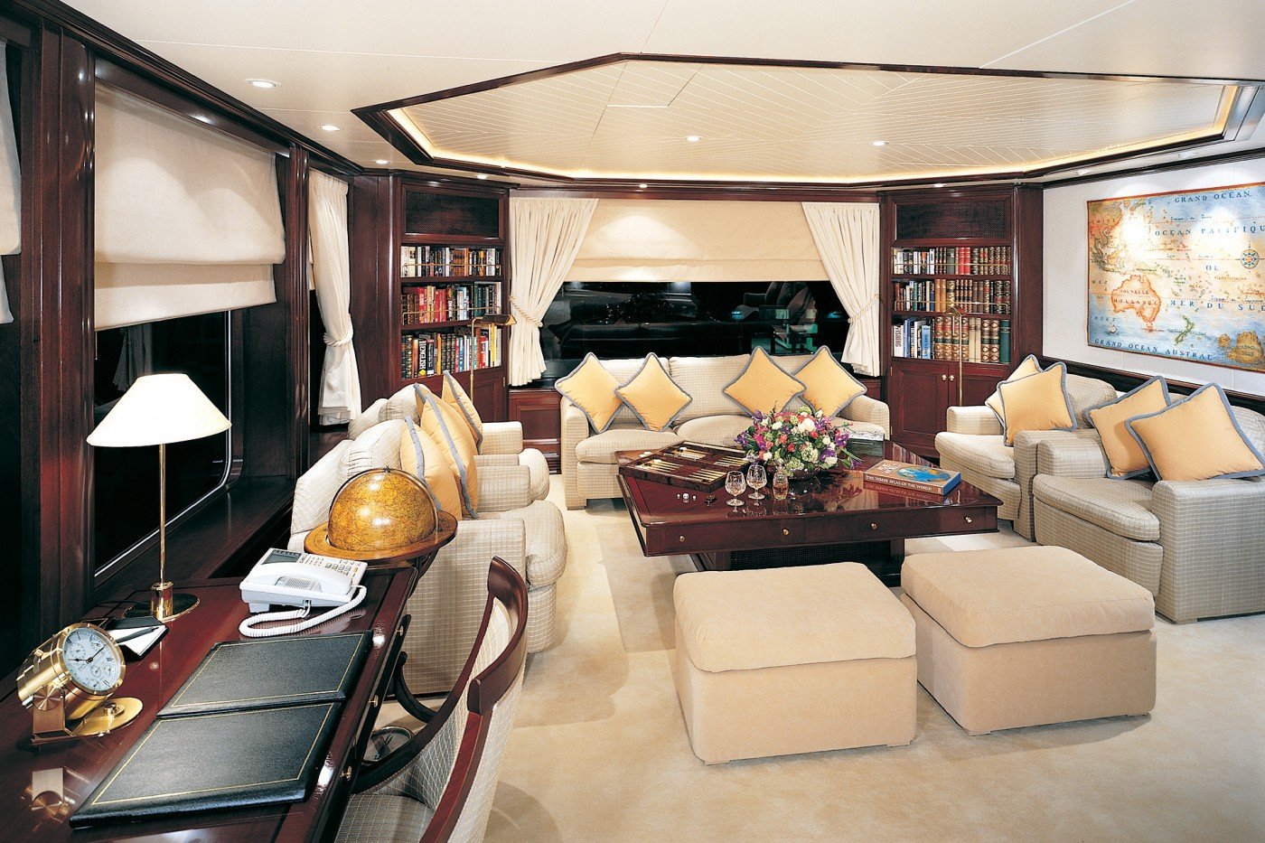 Interior del yate Pendennis MOATIZE