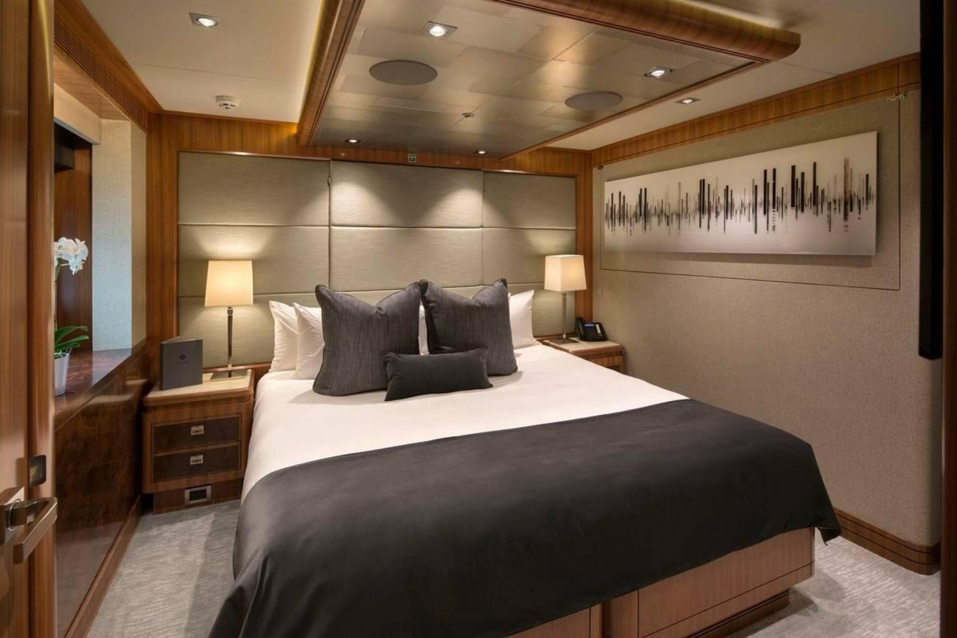 Intérieur du yacht de Crescent Muchos Mas