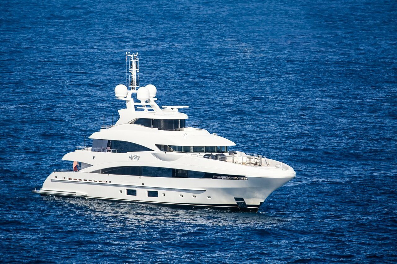 yacht My Sky – 51m – Heesen - owner Igor Kesaev