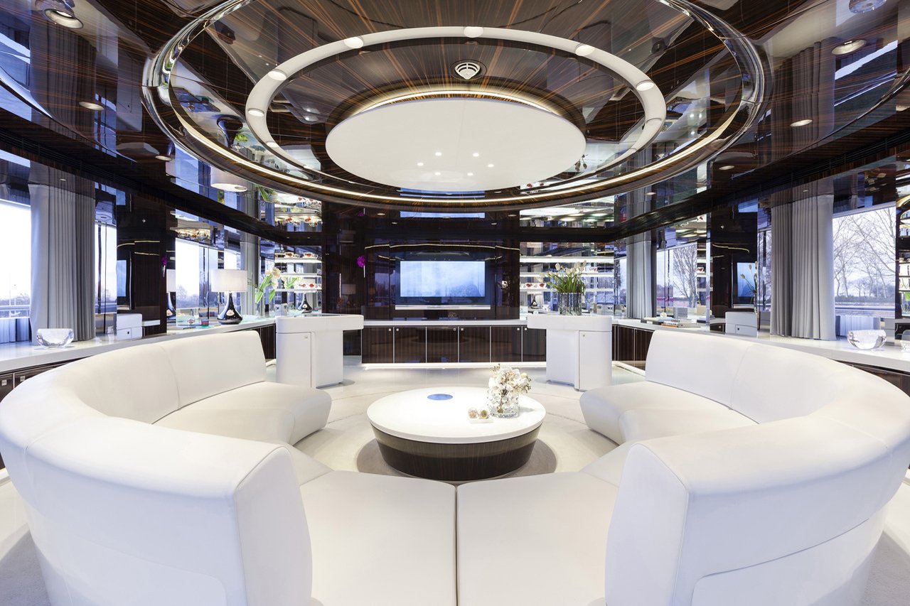 interior del yate My Sky