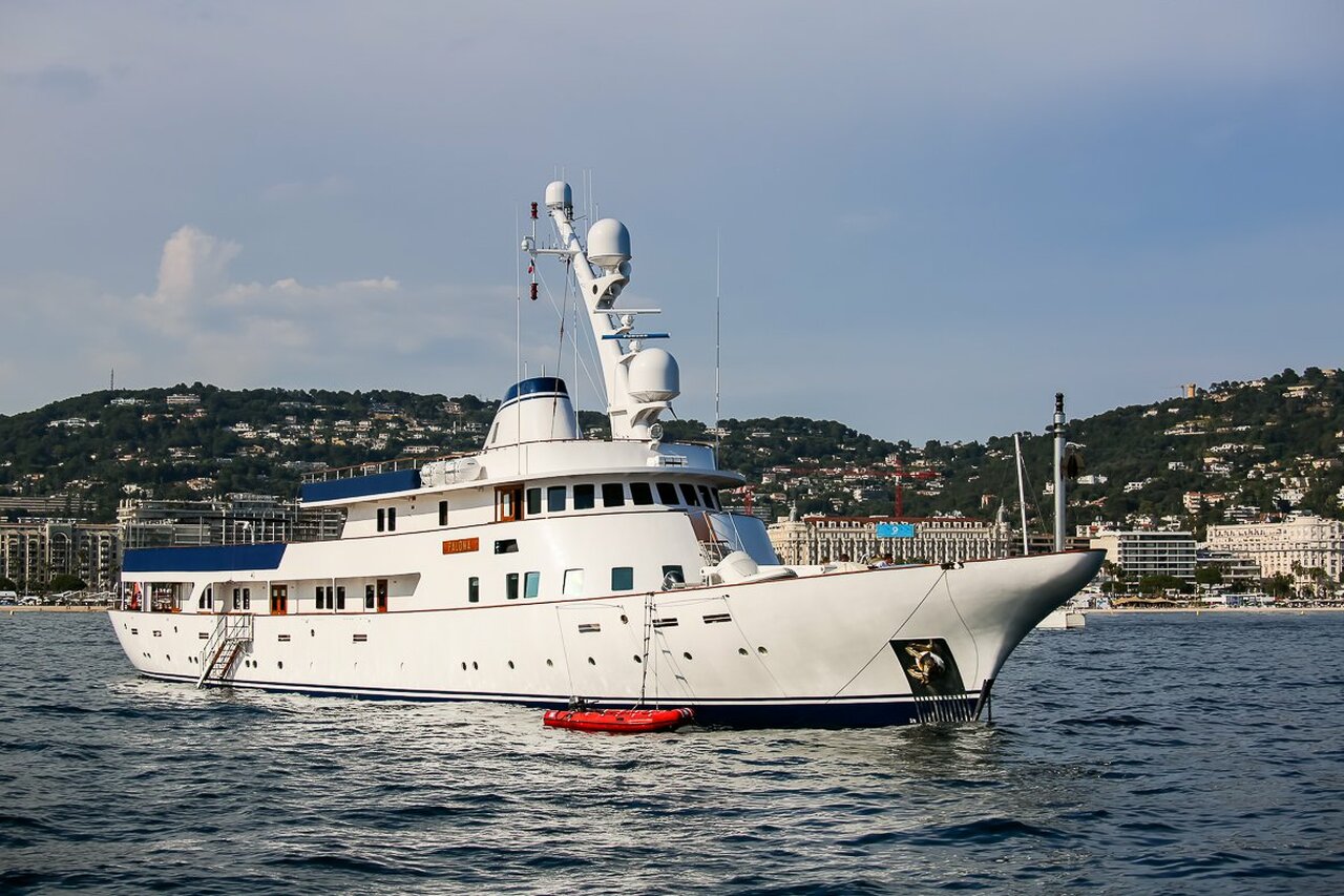 PALOMA Yacht • Ishikawajima-Harima • 1965 • Owner Vincent Bollore