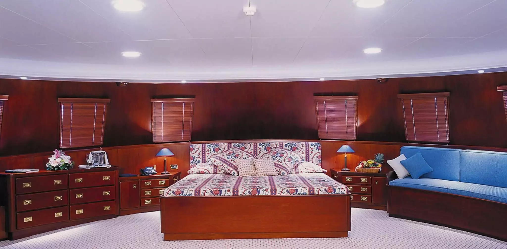 yacht Paloma interior