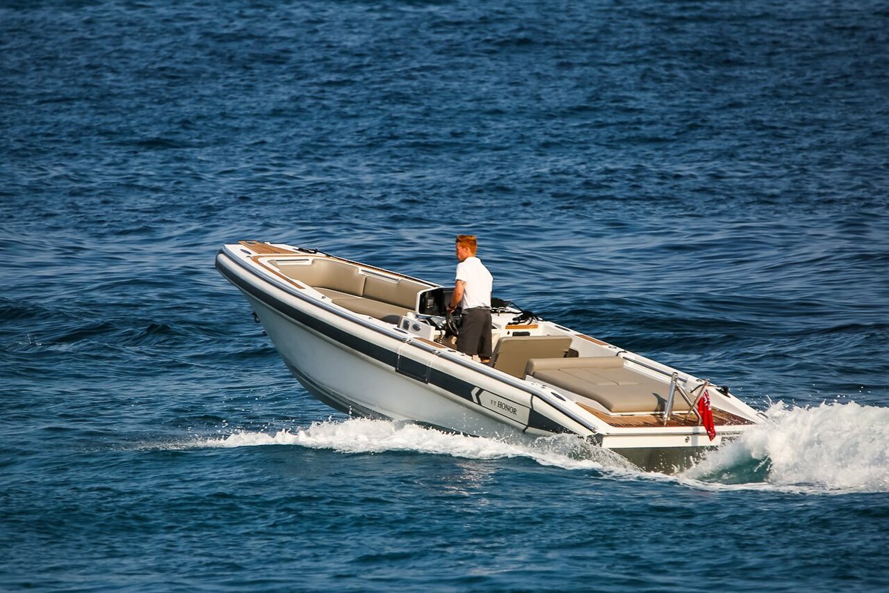 Quantum of Solace Yacht - Proteksan Turquoise - 2012 - propriétaire John Staluppi