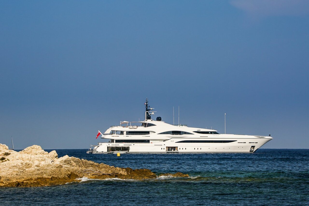 Quantum of Solace Yacht - Proteksan Turquoise - 2012 - propriétaire John Staluppi
