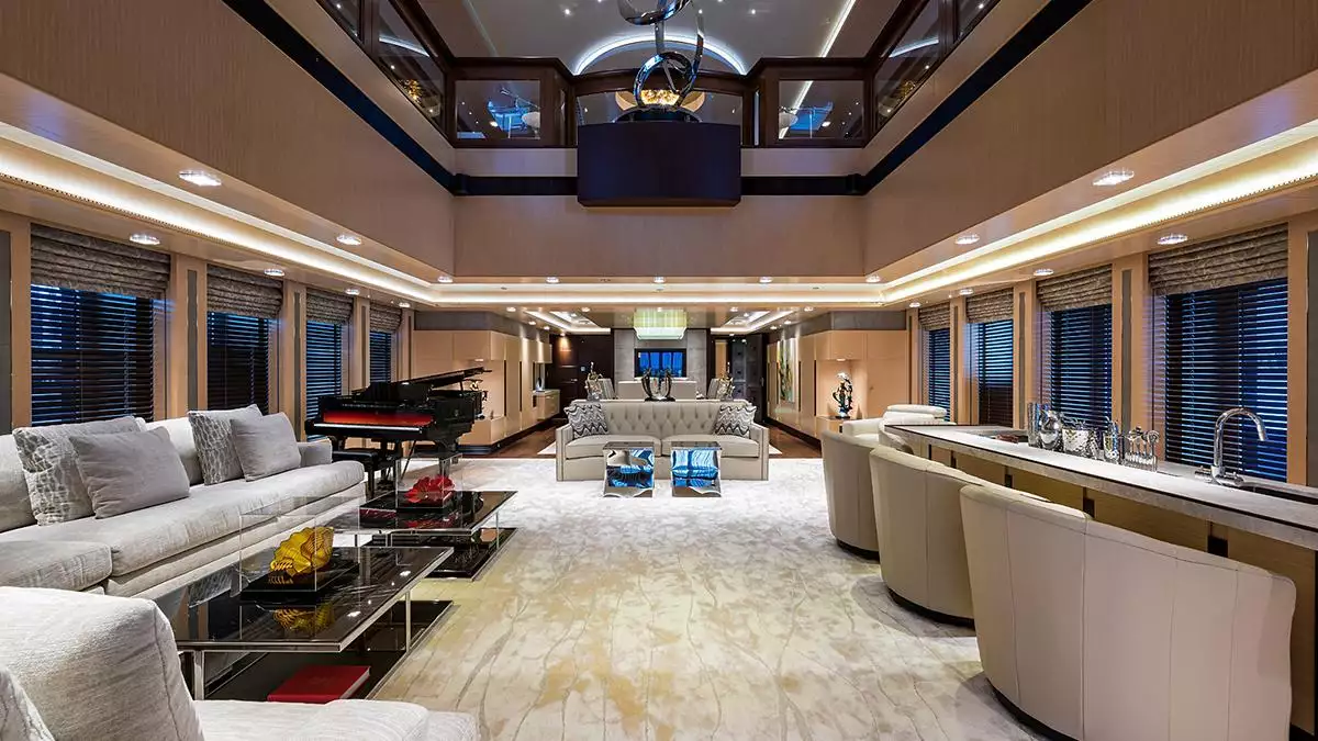 yacht Quantum of Solace interior