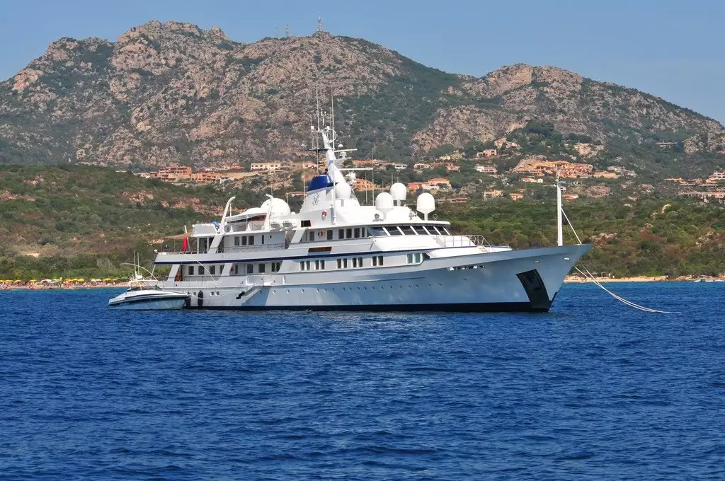 yat Sanoo – Feadship – 1979 – Omar Kutayba Alghanim