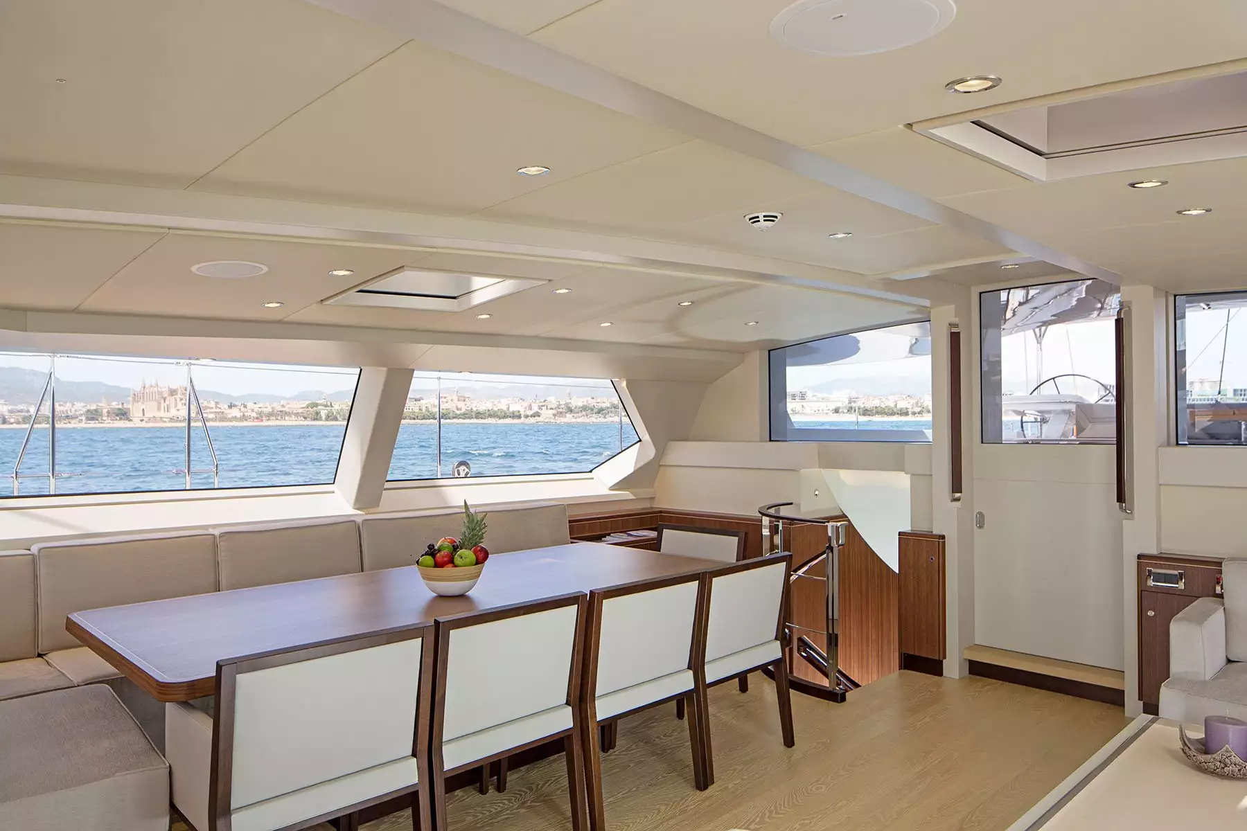 interior del yate Sea Eagle