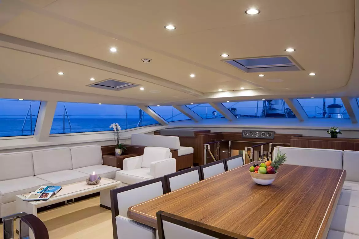 interior del yate Sea Eagle