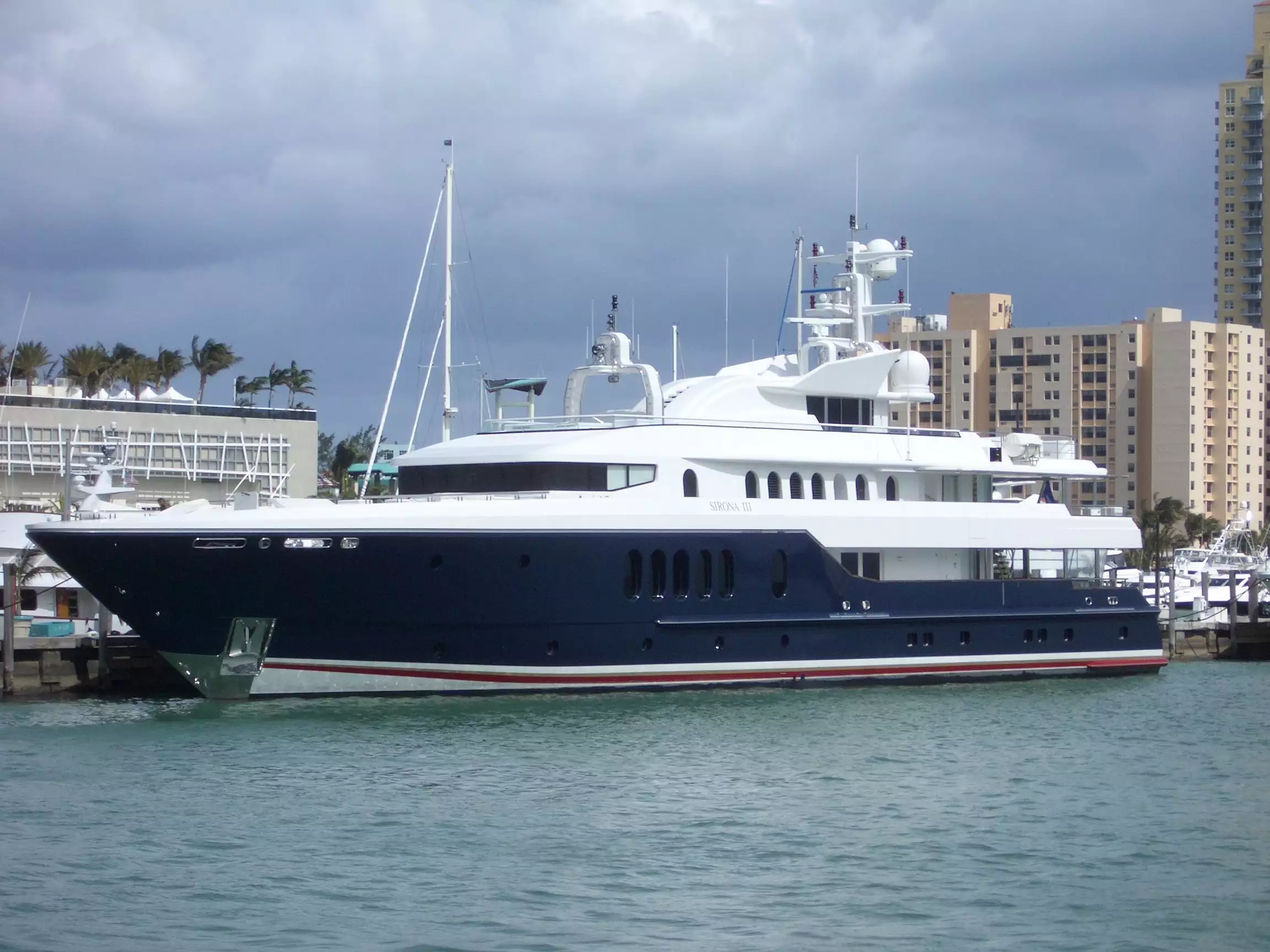 4 ROSES Yacht • Oceanfast • 2004 • Ex-eigenaar Micky Arison - Sirona III