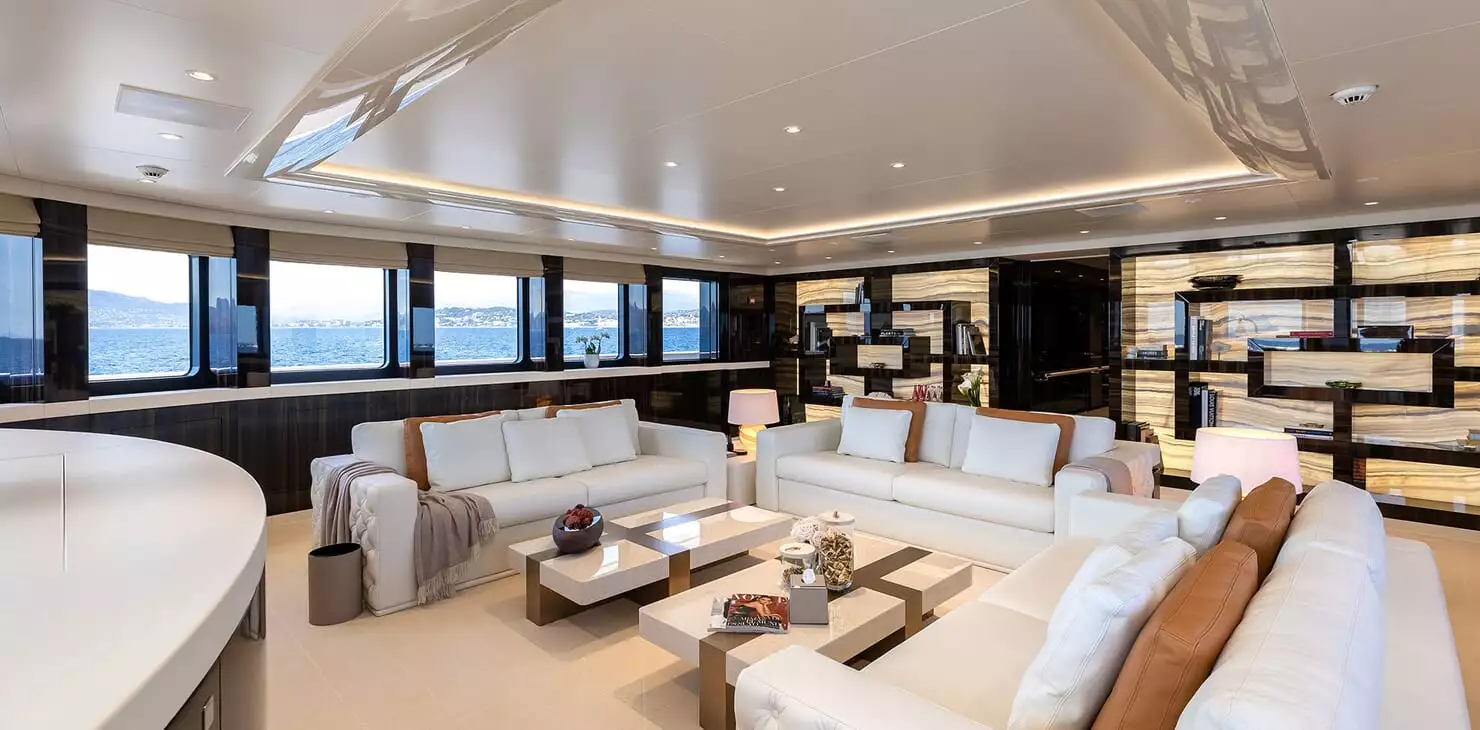 interno dello yacht STARLUS