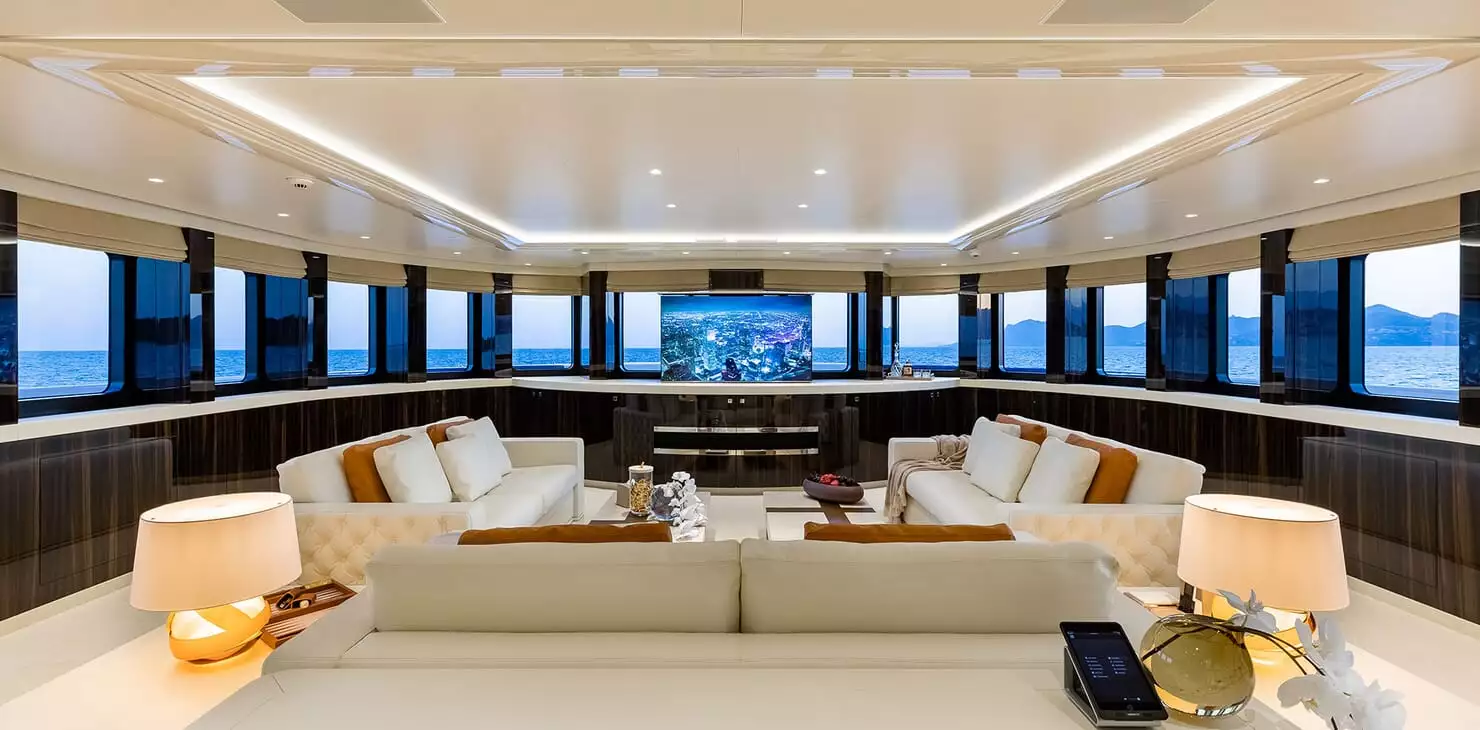 interno dello yacht STARLUS