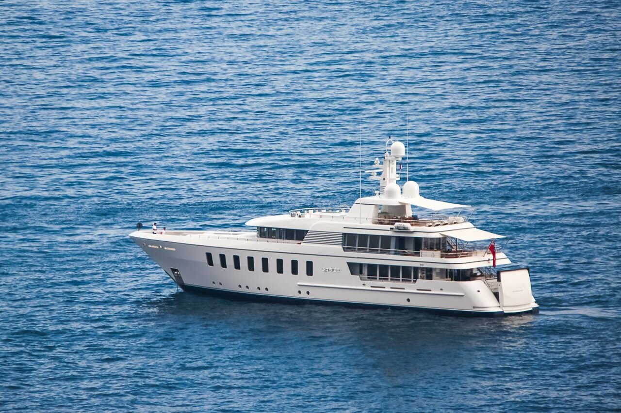 يخت الفضاء • Feadship • 2007 • المالك لورانس جراف