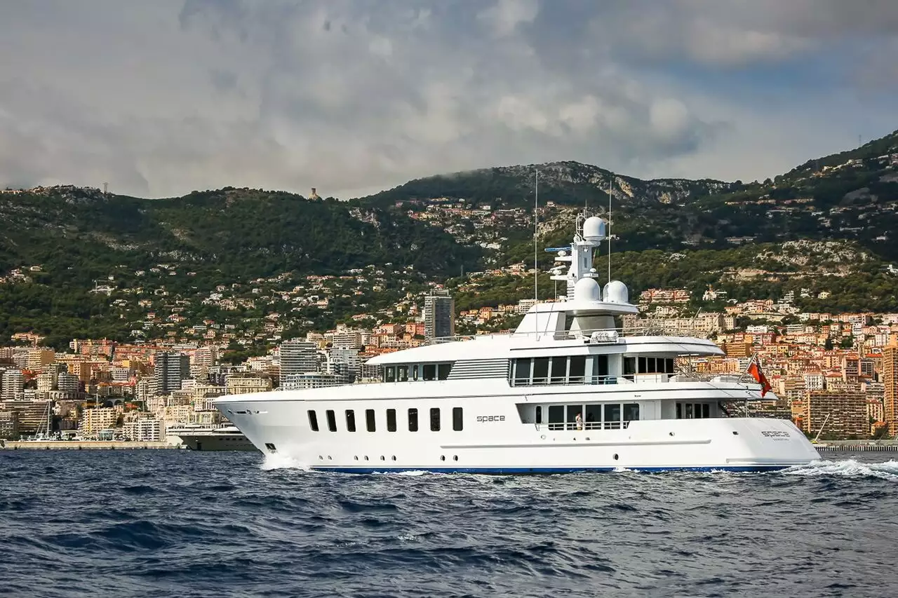 Iate SPACE • Feadship • 2007 • proprietário Laurence Graff