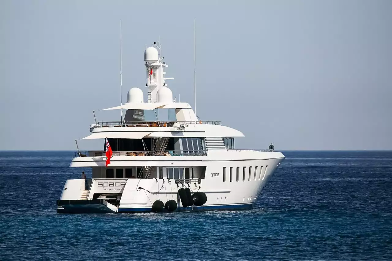 Iate SPACE • Feadship • 2007 • proprietário Laurence Graff