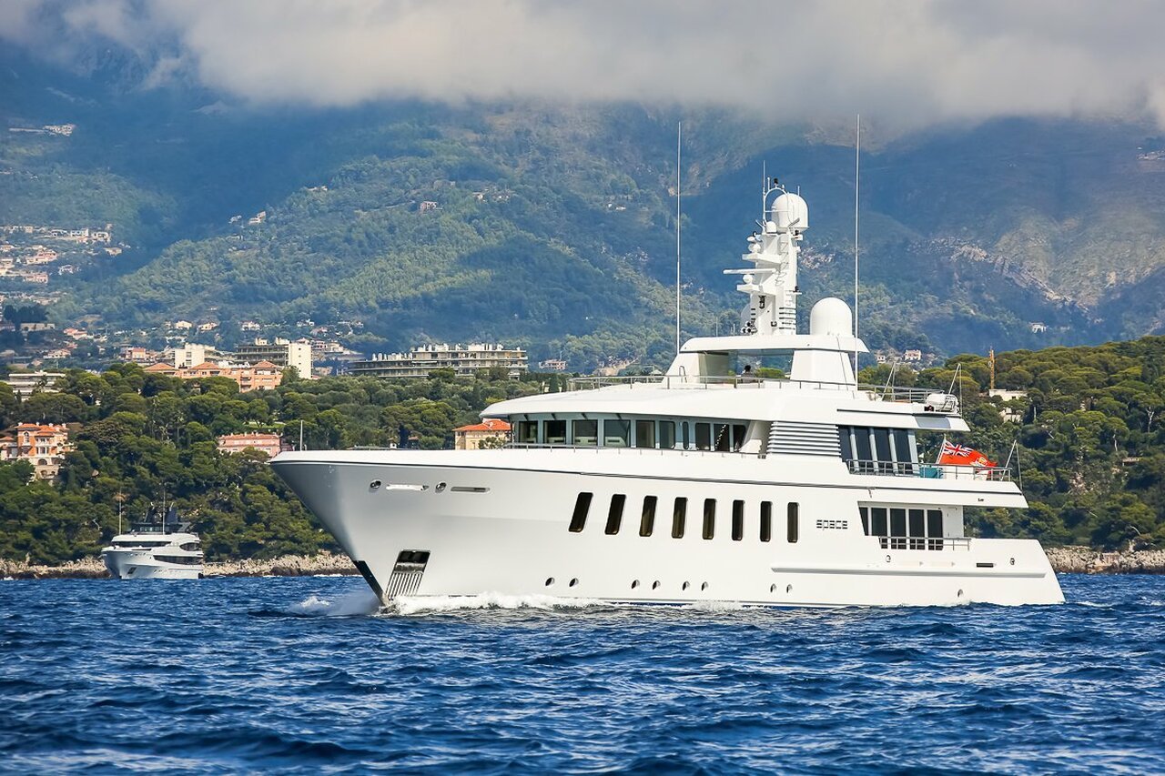 SPACE yacht • Feadship • 2007 • propriétaire Laurence Graff