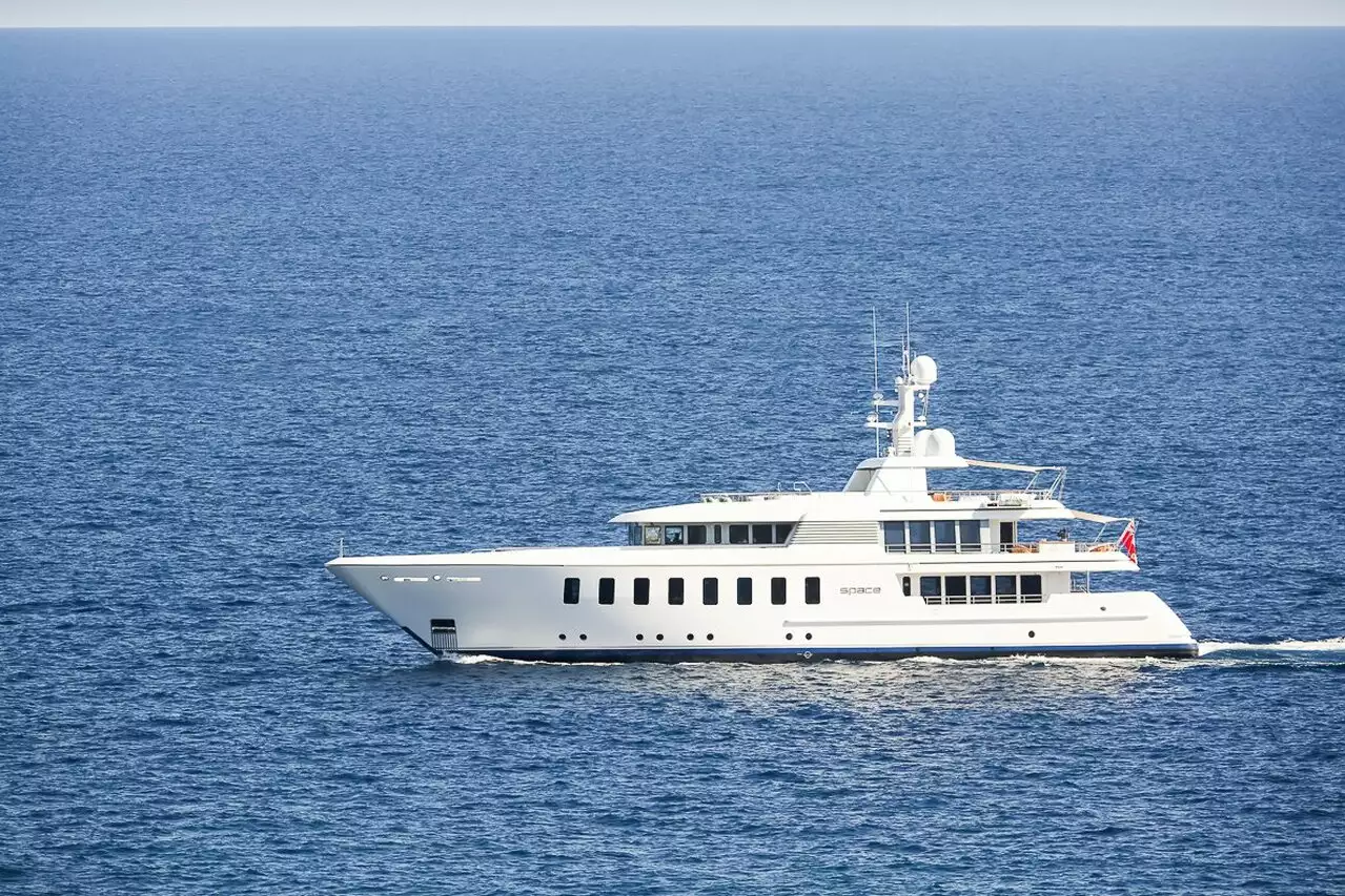 Iate SPACE • Feadship • 2007 • proprietário Laurence Graff