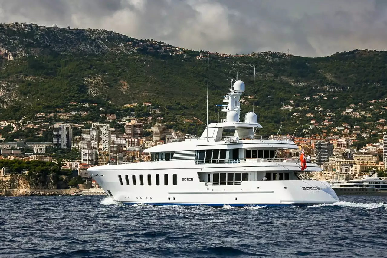 Iate SPACE • Feadship • 2007 • proprietário Laurence Graff