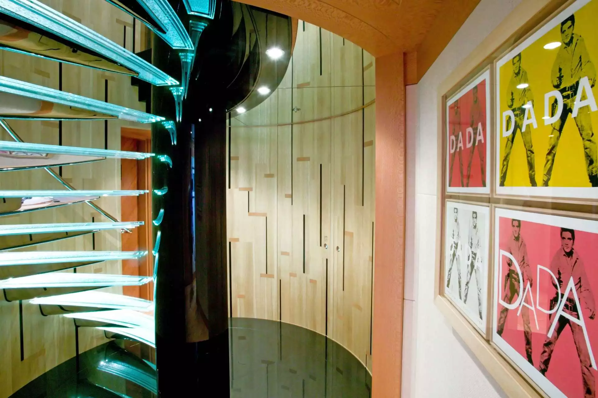 Interior do espaço do iate Feadship 