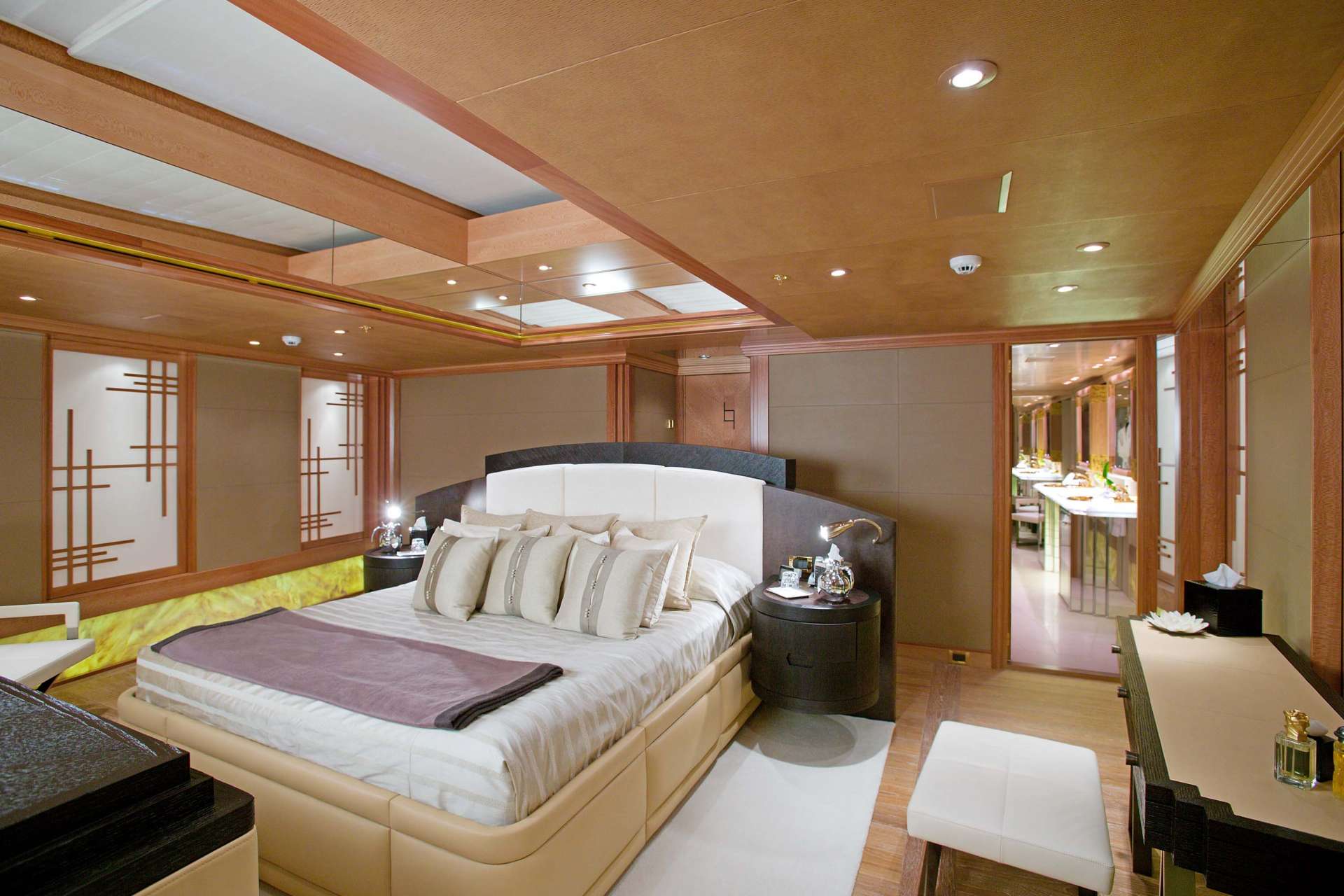 Interior del espacio del yate Feadship 