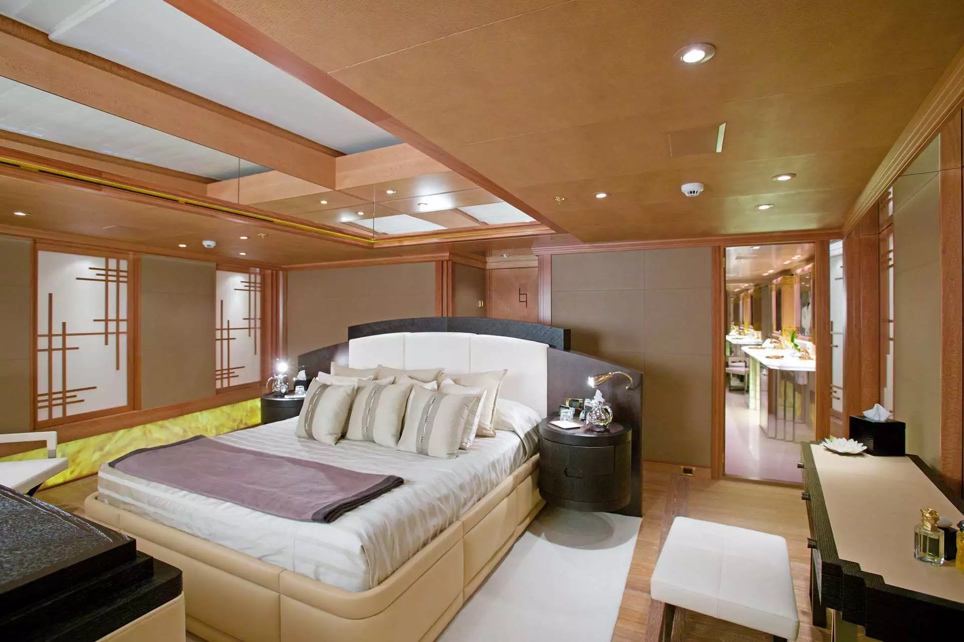Interior do espaço do iate Feadship 