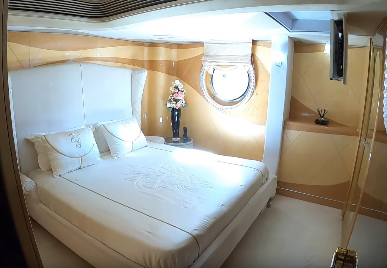 yacht Thunder intérieur