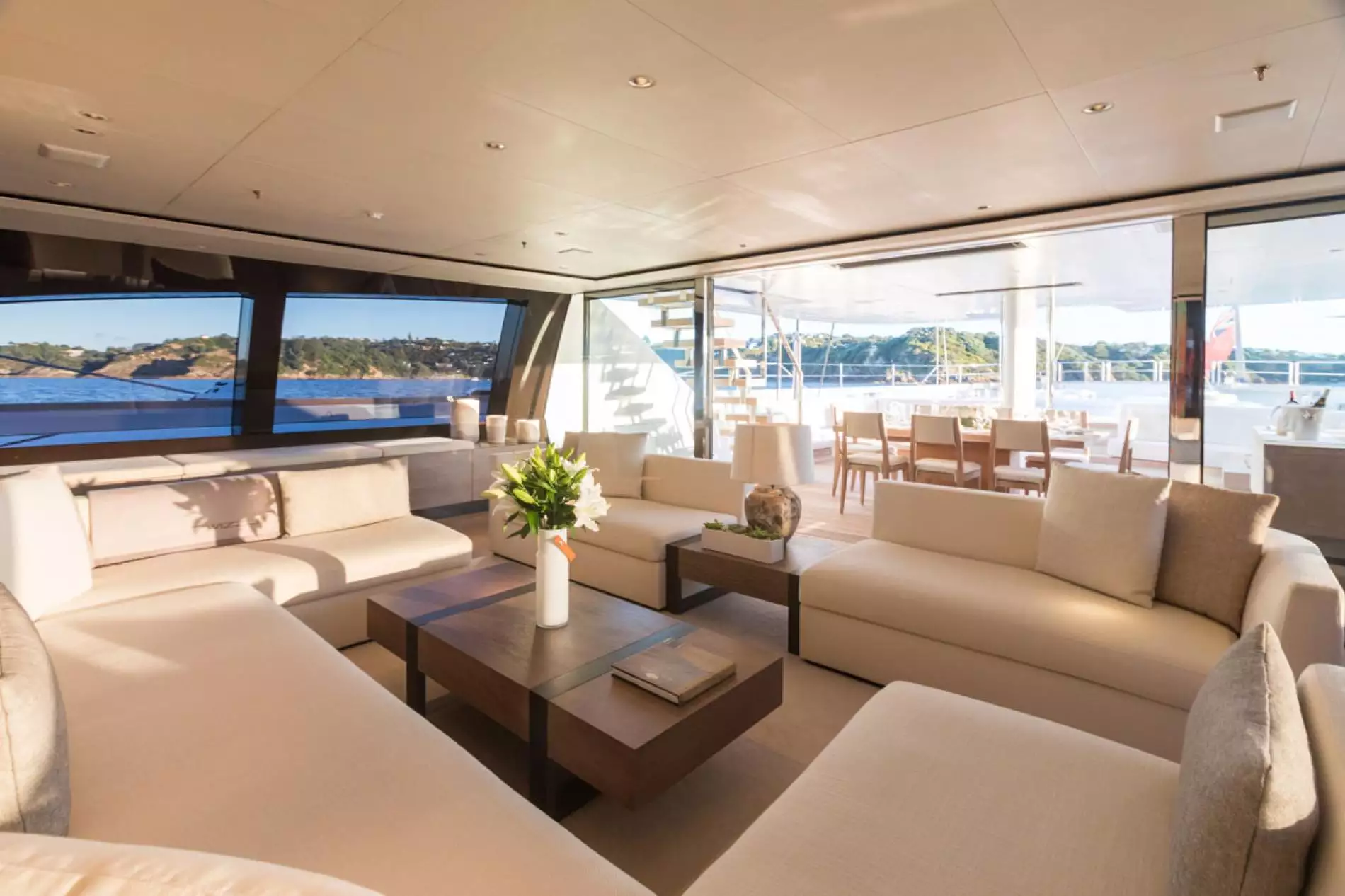 sailing yacht Twizzle interior