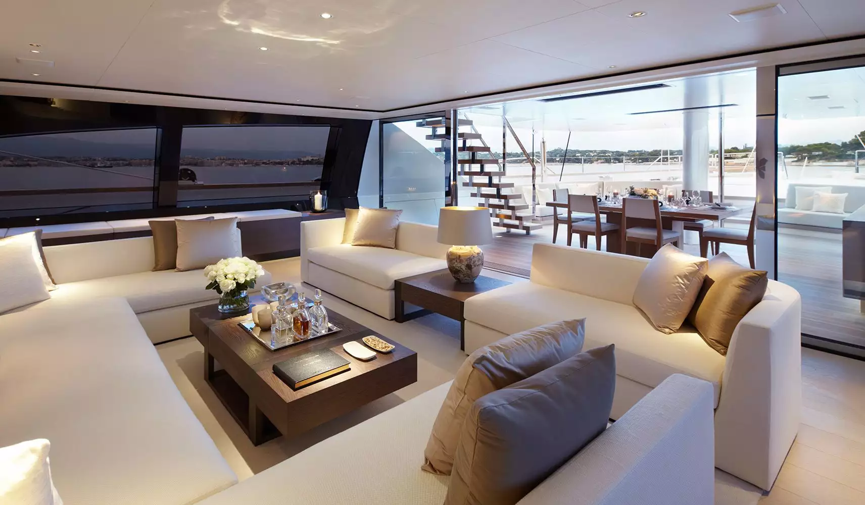 yate de vela Twizzle interior