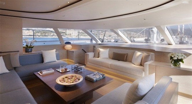 sailing yacht Twizzle interior