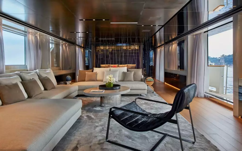 yacht Y4H interior