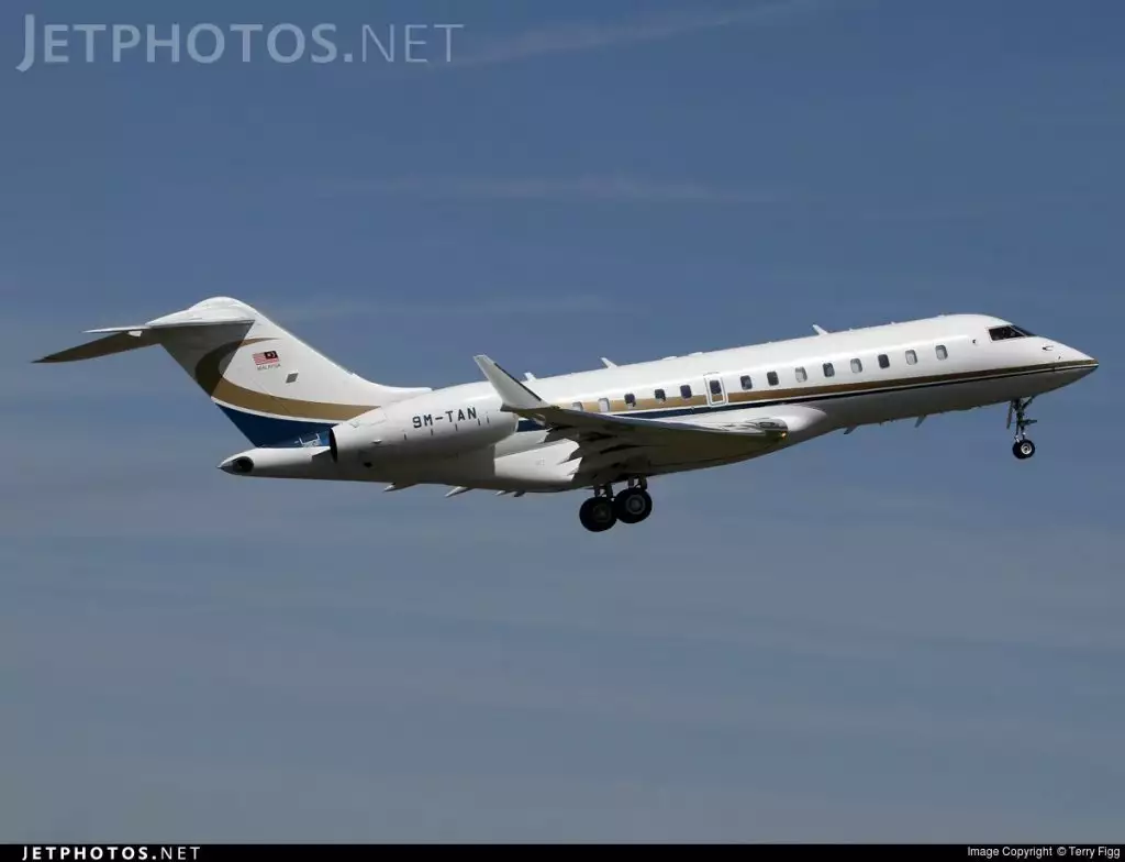 9M-TAN Bombardier G5000 Винсент Тан