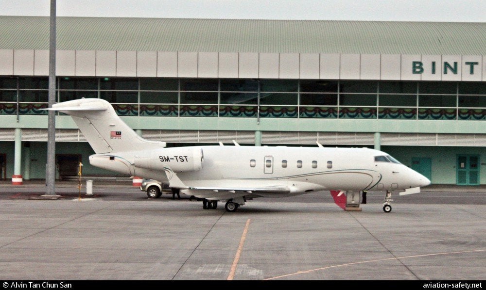 9M-TST Bombardier Challenger Vincent Tan