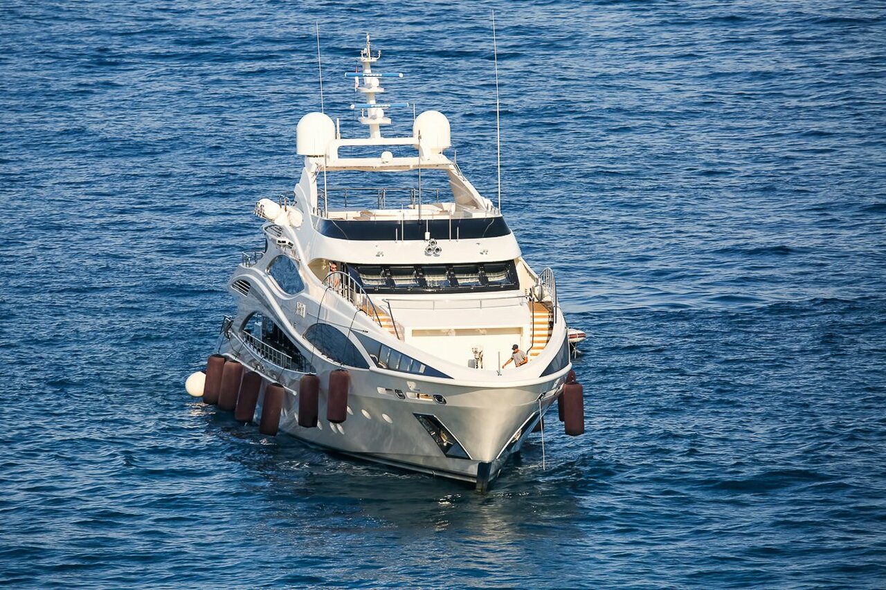 África – 47m – Benetti – Toni Fingerroos