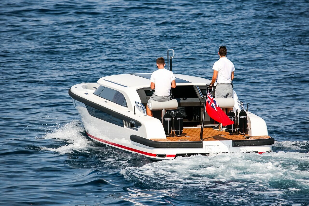 Tender To Sixth Sense Yacht (Limusina) – 9,6m – Pascoe International