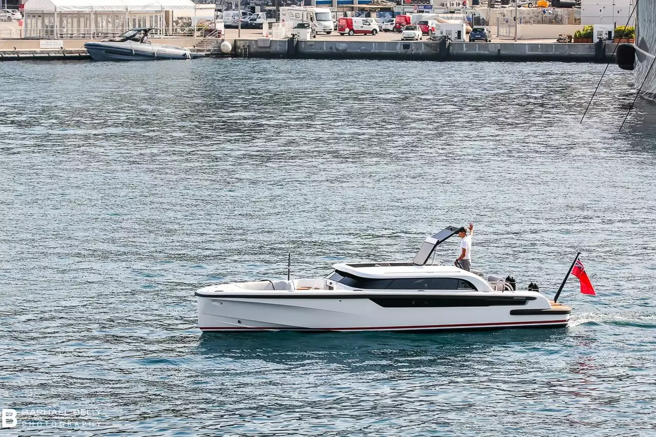 Tender To Sixth Sense yacht (Limousine) – 9,6m – Pascoe International