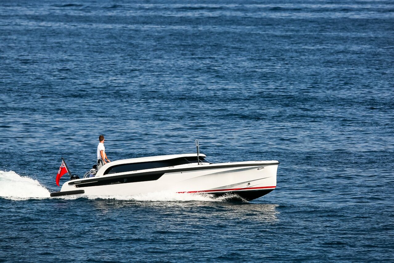 Tender To Sixth Sense yacht (Limousine) – 9,6m – Pascoe International