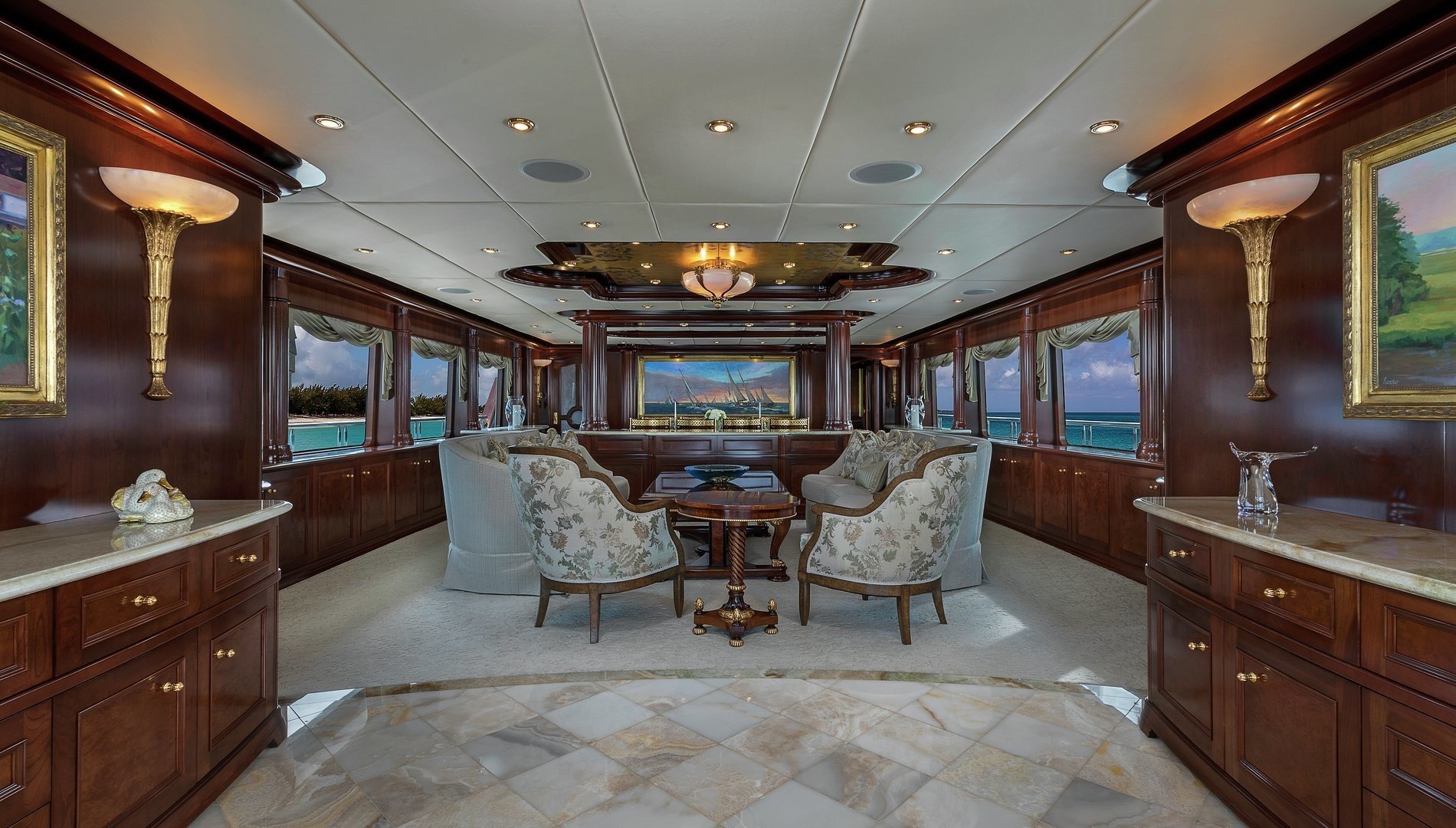 Intérieur de l'Aquasition du yacht Trinity