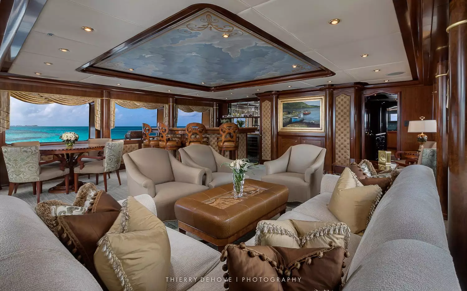 Intérieur de l'Aquasition du yacht Trinity