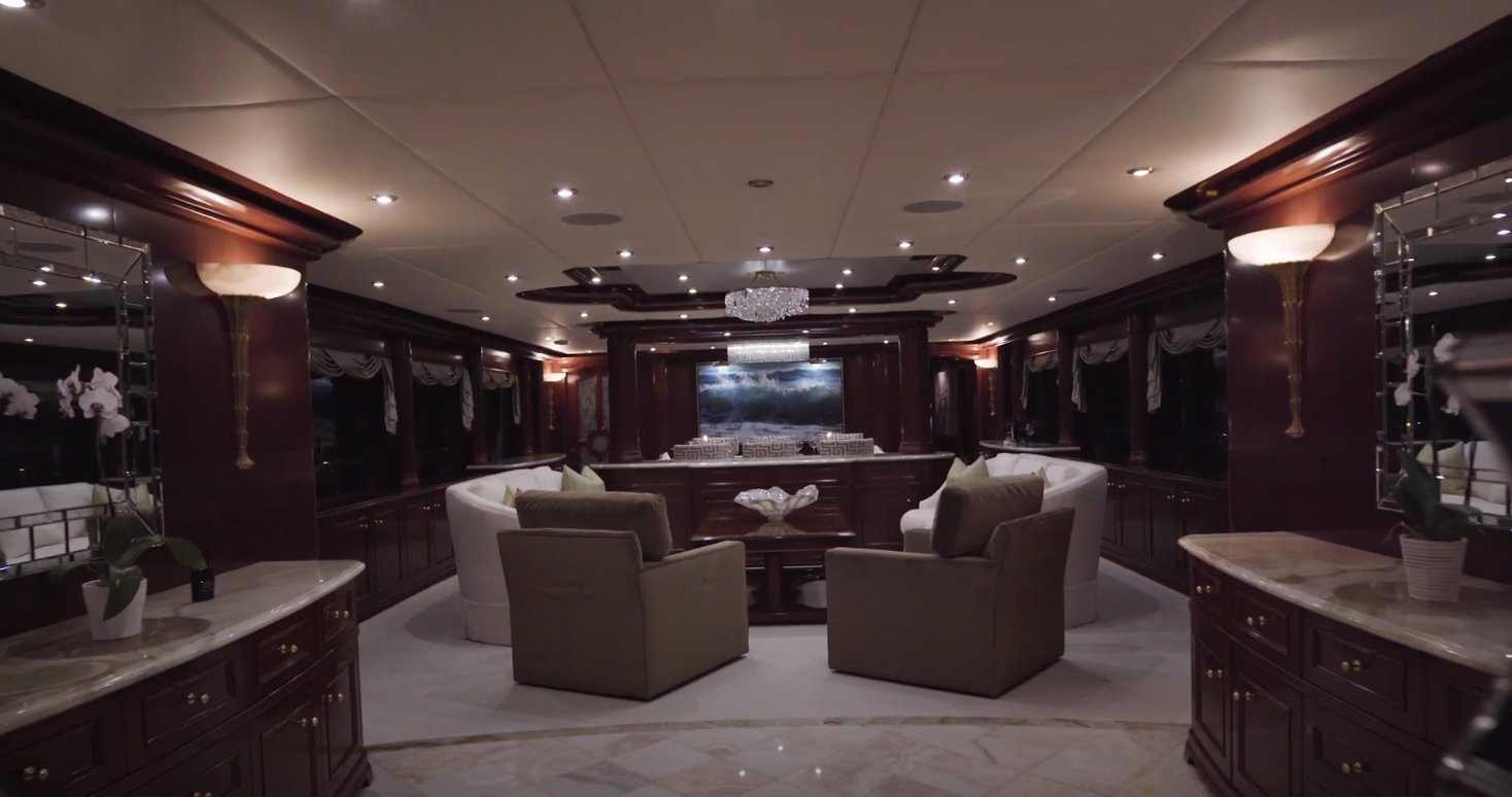 Intérieur de l'Aquasition du yacht Trinity