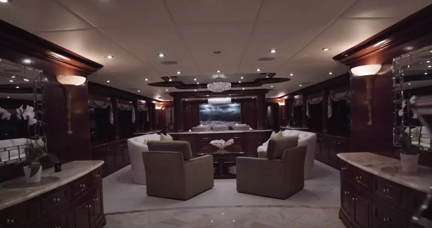 Intérieur de l'Aquasition du yacht Trinity