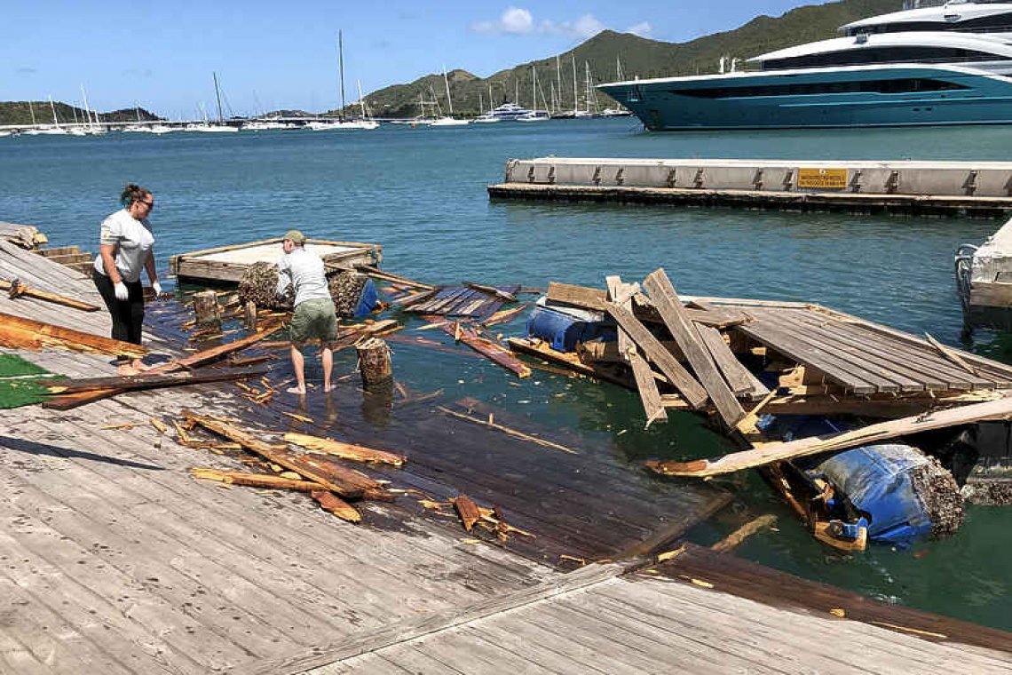 Schäden am Dock in St. Maarten