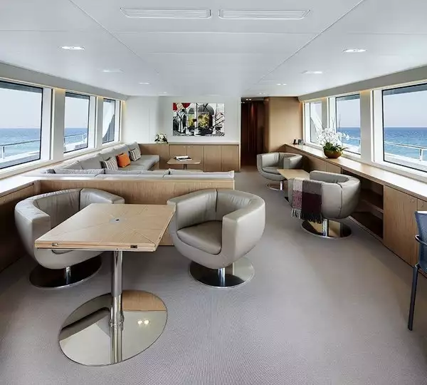 motor yacht Black Pearl interior 