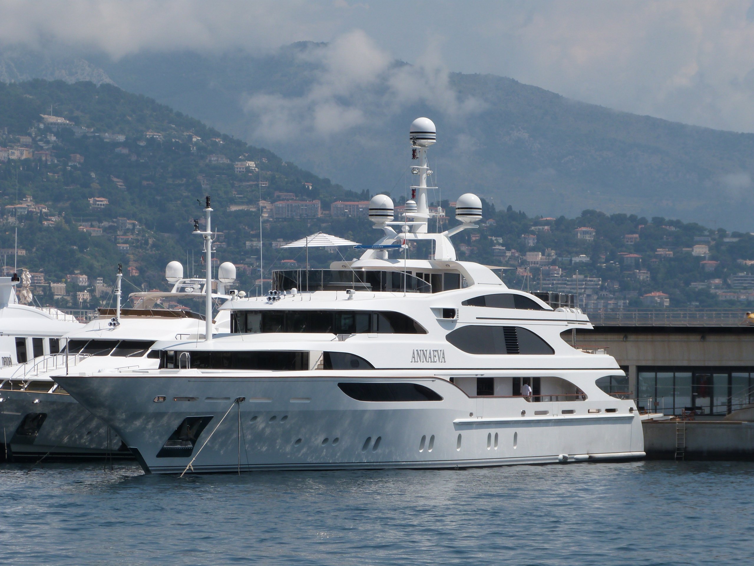 yat AE Cap D'Antibes – Benetti – 2007 – Harry Vafias 