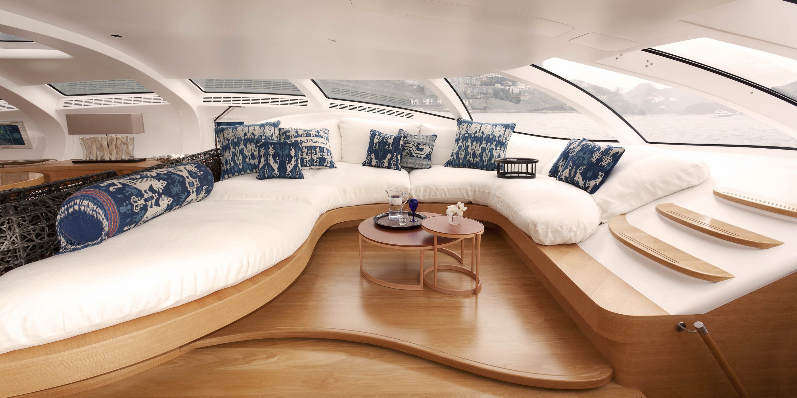 interno dell'yacht Adastra 