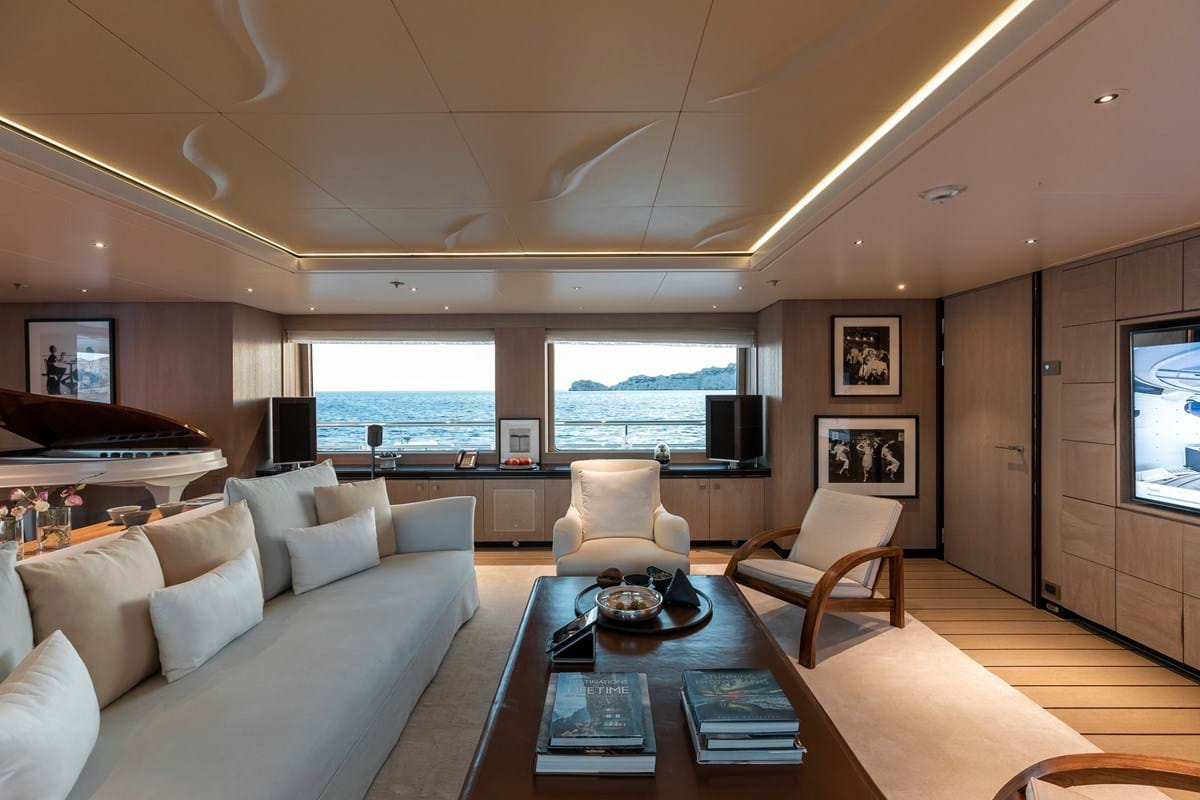 yacht Addiction intérieur 